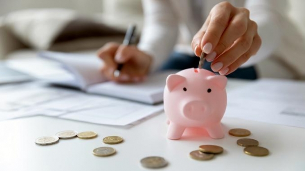 Opt din zece angajați români iau în calcul să muncească și după ieșirea la pensie