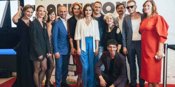 „Anul Nou care n-a fost” - aplaudat de peste 1.500 de spectatori la premiera de gală!