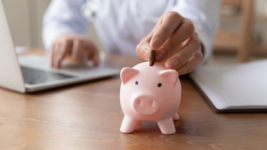 Posibilitățile de economisire ale angajaților români au scăzut în 2023